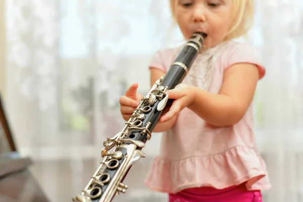 Little Girl Plays Clarinet Teaching Children Music Music School — Fotografia de Stock