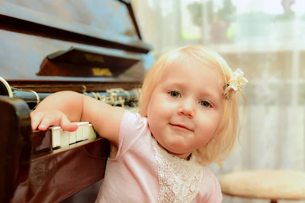 Cheerful Joyful Little Girl Leaning Piano Keys Looking Camera — Stock Fotó