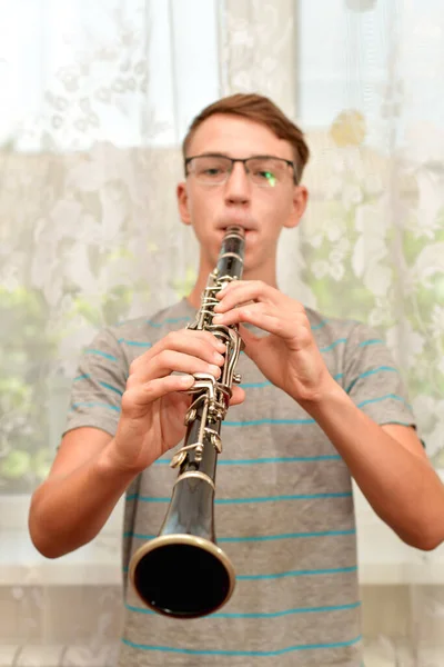 Boy Glasses Plays Clarinet Music School — Fotografia de Stock