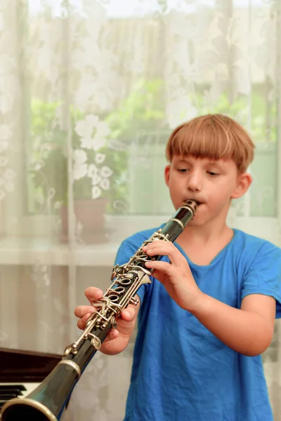 Boy Plays Clarinet Music School — Φωτογραφία Αρχείου