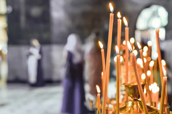 Queimar Velas Igreja Para Adorar Deus Templo — Fotografia de Stock