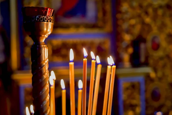 Queimar Velas Igreja Para Adorar Deus Templo — Fotografia de Stock