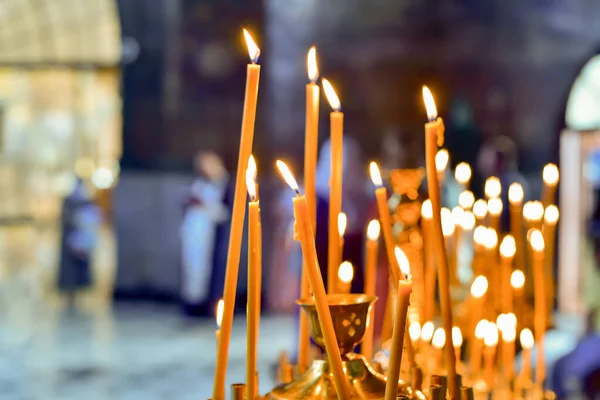 Κάψιμο Κεριών Ορθόδοξη Χριστιανική Λειτουργία — Φωτογραφία Αρχείου