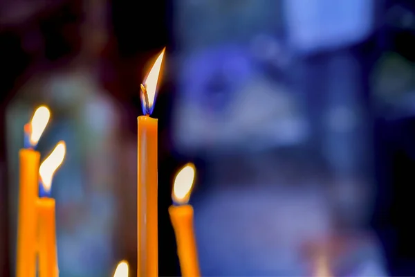 Желтый Воск Зажигают Свечи Православном Богослужении Синем Фоне — стоковое фото