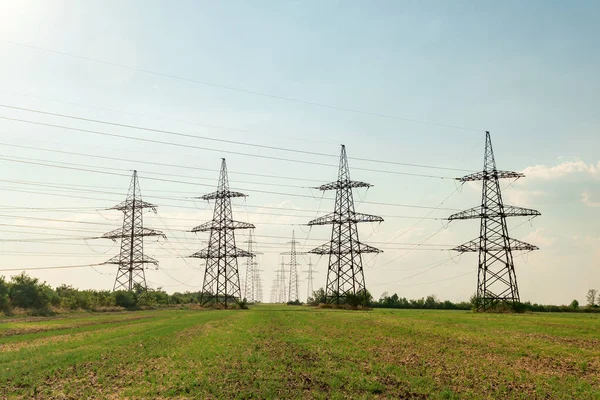 Postes Línea Alta Tensión Con Cables —  Fotos de Stock