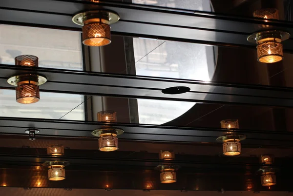 Lampade da soffitto a incandescenza — Foto Stock