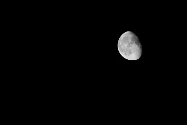 Mond auf schwarz — Stockfoto