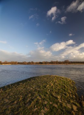 Magdeburg Elbe Nehri kıyılarına üzerinde göster