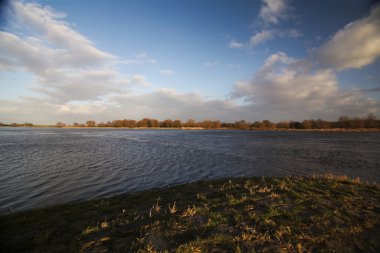 Magdeburg Elbe Nehri kıyılarına üzerinde göster