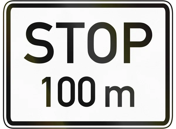 その先 100 メートルで止まってください。 — ストック写真