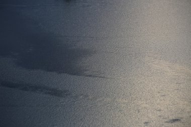 Sakinleştirmek yapısına donmuş su yüzeyi