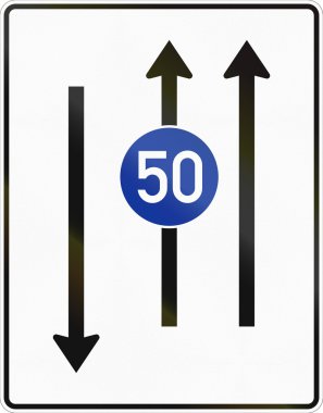 En düşük hız ve yaklaşmakta olan trafiği ile iki şerit