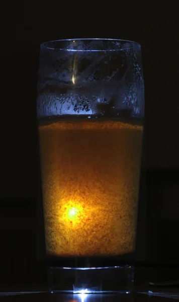 Beber con luz —  Fotos de Stock