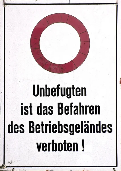Traducción - A las personas no autorizadas no se les permite pasar —  Fotos de Stock