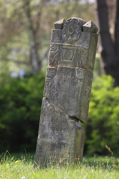Tombstones from the 18th and 19th century in a churchyard near G — Stock Photo, Image
