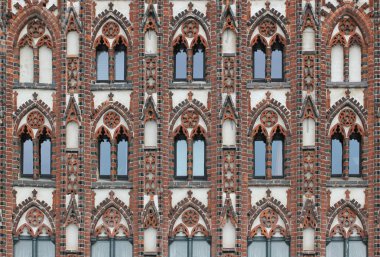 Cephe bina tuğla tarzında bir tarihi şehir merkezinin 