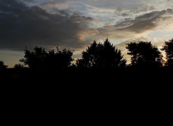 Paysage nuageux au lever du soleil — Photo