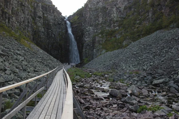 La cascata di Njupeskar nel parco nazionale Fulufjallet — Foto Stock