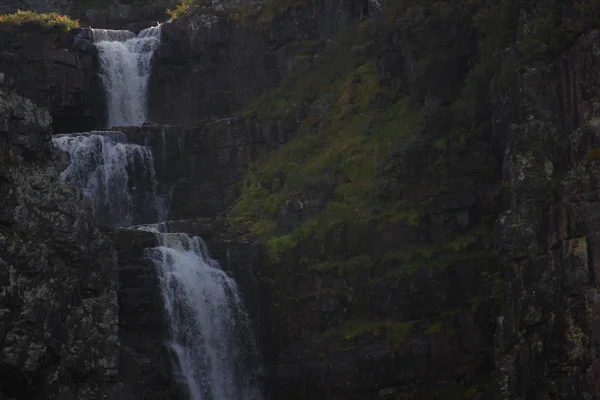 Njupeskaret, mit 90 m im freien Fall der höchste Wasserfall Schwedens — Stockfoto