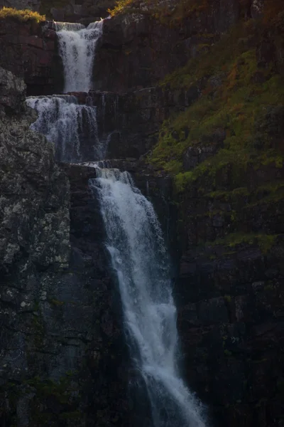 Njupeskaret, mit 90 m im freien Fall der höchste Wasserfall Schwedens — Stockfoto