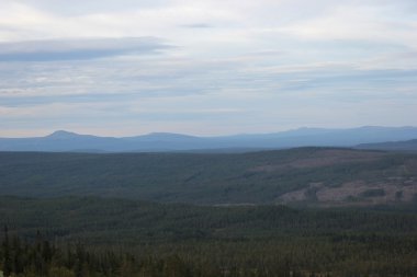 Dağlar Fulufja Njupeskar şelaleler yukarıda görüntüleyin