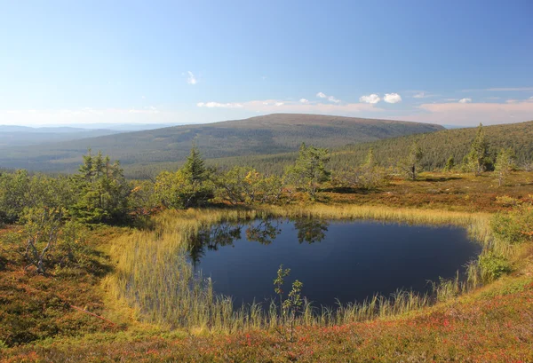 Mountain Lake på Hoegfjaellet — Stockfoto