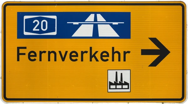 Deutsches Verkehrsschild weist den Weg zur nächsten Autobahn — Stockfoto