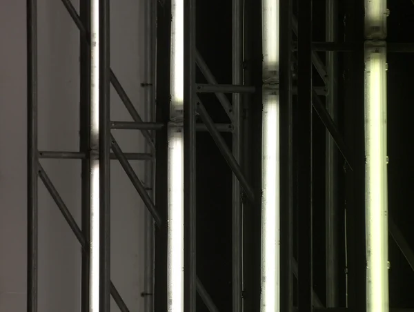 Floresan tüpler ile ışıklı bir panel iç hayatı — Stok fotoğraf