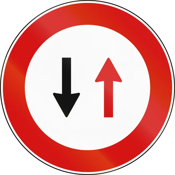 Road sign used in Italy - Oncoming traffic has priority — Stock Photo, Image