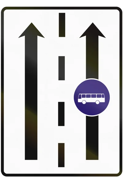 スロバキア - バス用レーンで使用される道路標識 — ストック写真