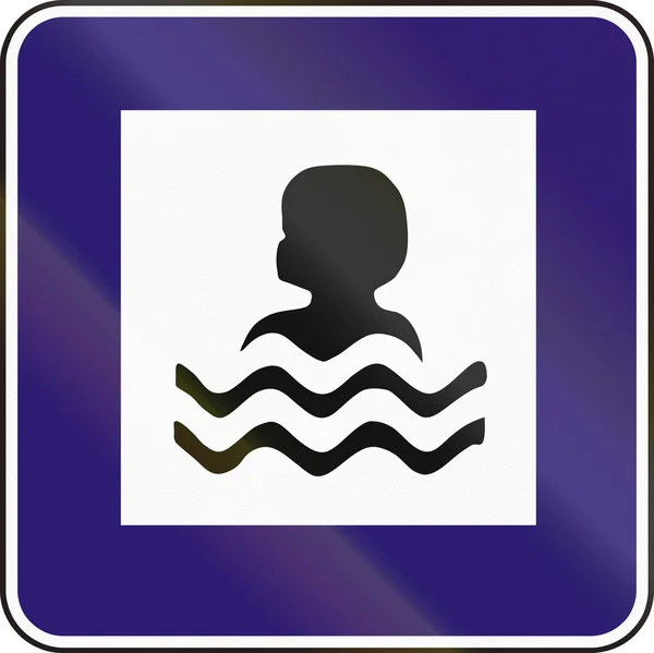 Дорожній знак, що використовується у Словаччині - купання плашкові — стокове фото