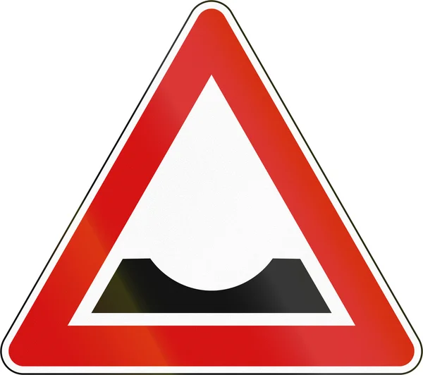 Slovenska road varningstecken - ojämn vägbanan, road dopp — Stockfoto