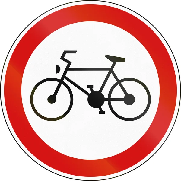 Un signo de prohibición esloveno - No hay bicicletas . —  Fotos de Stock