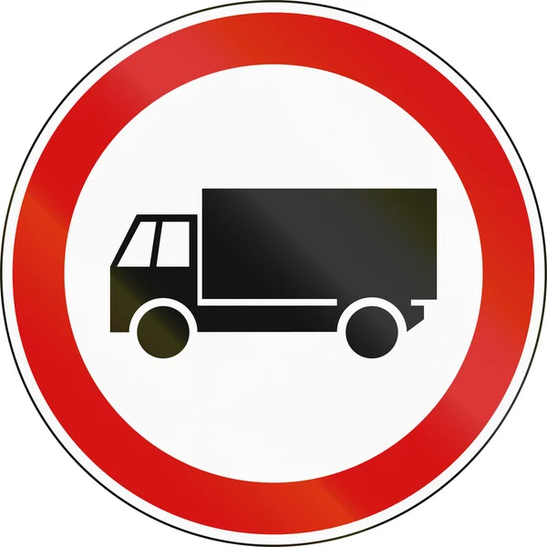 Een Sloveense verbod teken - geen vrachtwagens. — Stockfoto