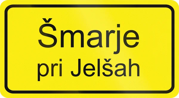 Словенский дорожный знак - деревня Smarje pri Jelsah начинается — стоковое фото