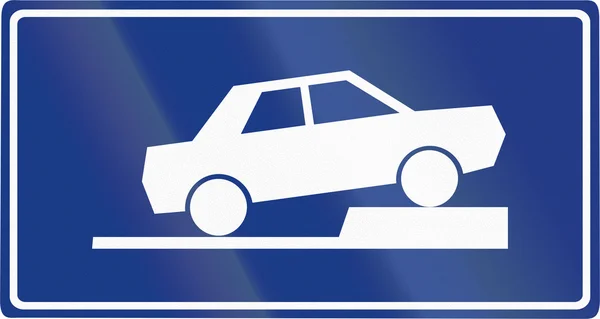 Slowenisches Verkehrszeichen - so parken Sie Ihr Fahrzeug. — Stockfoto