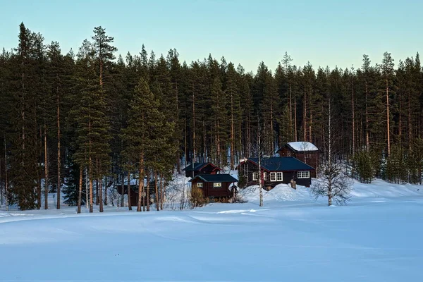 Сельские Дома Реке Мала Шведской Лапландии — стоковое фото