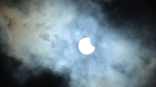 Eclipse Solar Con Nubes Movimiento Junio 2021 — Vídeos de Stock