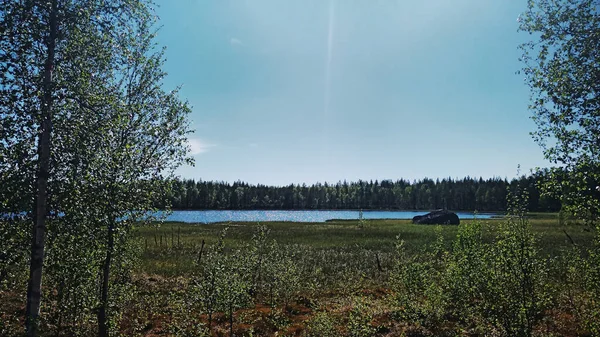 Pequeno Lago Verão Céu Azul Lapônia Sueca — Fotografia de Stock