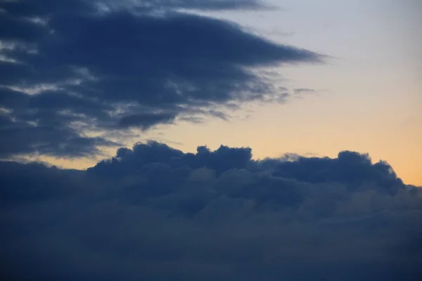 Blue Cumulus Clouds Summer Evening — Stock Photo, Image