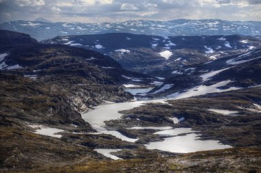 İsveç 'in kuzeyindeki buzullar ve çorak araziler.