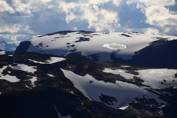 Kuzey Sveç Dağlarındaki Buzullar Bulutlar — Stok fotoğraf