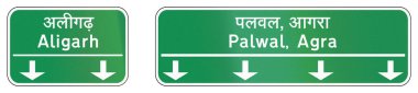Hindistan 'da yol işareti - Hintçe ve İngilizce' de Aligarh, Palwal ve Agra yolları.