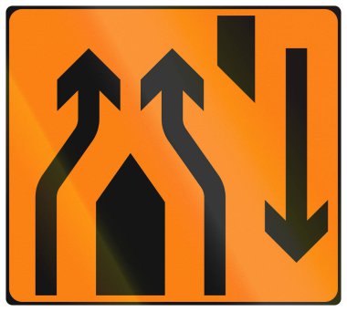 İrlanda 'da geçici uyarı levhası kullanıldı - Kavşakta şeritler yeniden birleşsin.