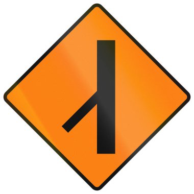 İrlanda 'da geçici uyarı levhası kullanıldı - Solda trafik birleştiriliyor.