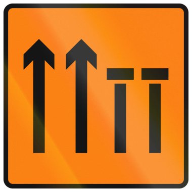 İrlanda 'da geçici uyarı levhası kullanıldı - Otoyolda dört şeritli iki sağ şerit kapalı.