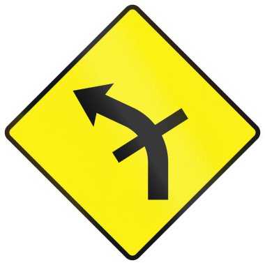 İrlanda 'da uyarı işareti - Virajda bir kavşak ile sola keskin viraj.