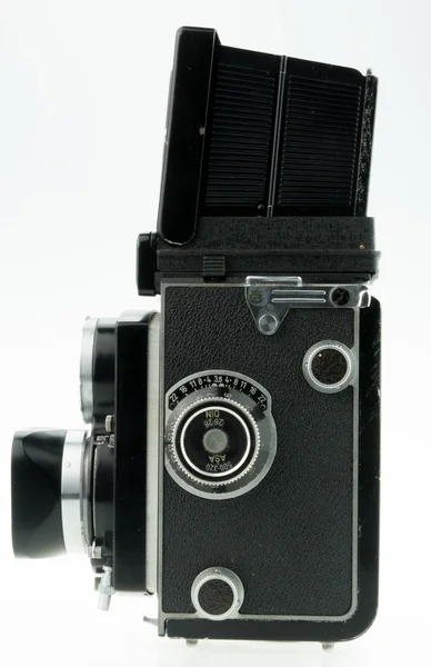 Vintage tlr câmera no fundo branco . — Fotografia de Stock