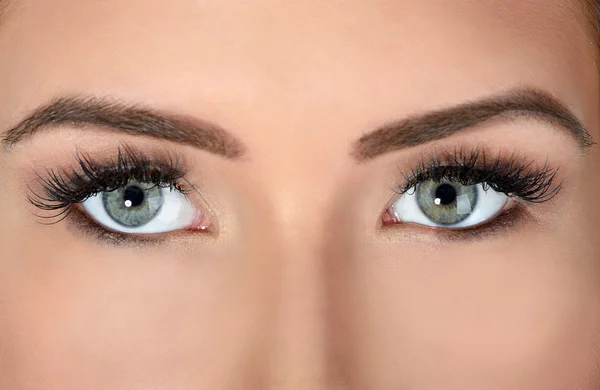 Lindos olhos femininos — Fotografia de Stock
