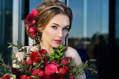 güzel bir gelin buketi ile